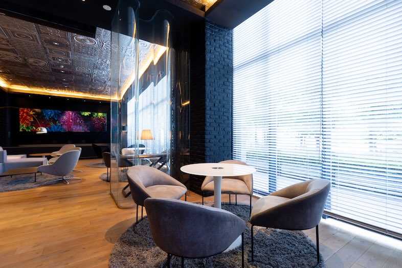 GOBLIN.お台場BLDG店 -LOUNGE-｜ラウンジを俯瞰で見れるため奥行きのあるアングルがじつげん可能