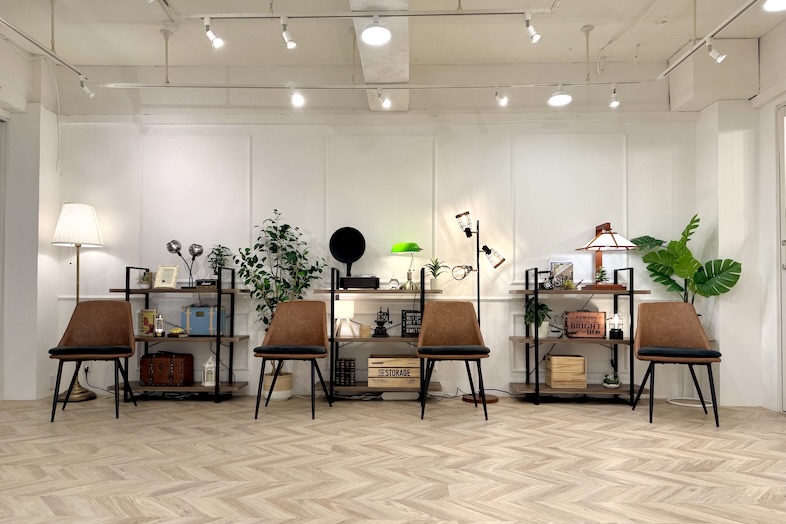 神南セレクトスペース｜椅子・ソファ・観葉植物などを自在に配置可能なため撮影の幅が広がる