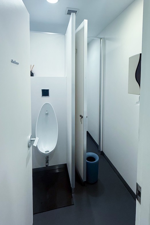 116 Studio AOYAMA｜男性用トイレ（小×1:個室×1）