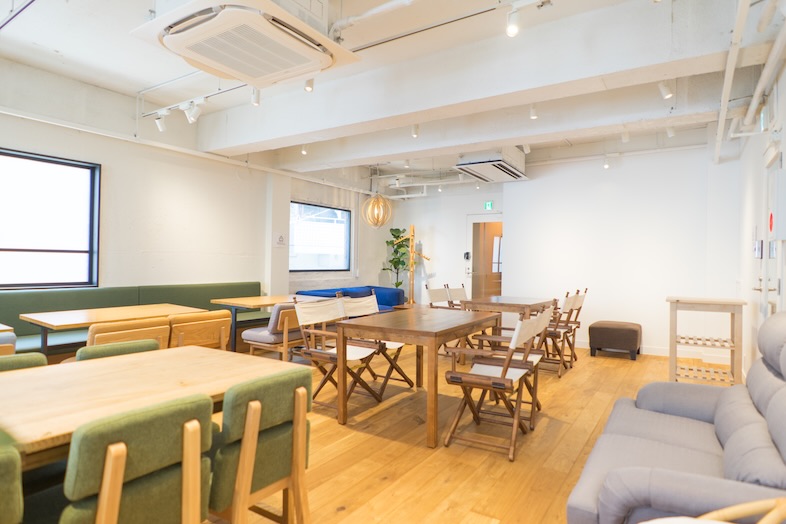 GOBLIN.渋谷BLDG店 -LOUNGE-｜広い白壁と余白は、PRイベントの展示や撮影の引き画に最適