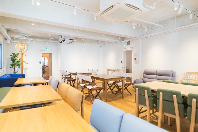 GOBLIN.渋谷BLDG店 -LOUNGE-｜入り口側まで抜ける構図