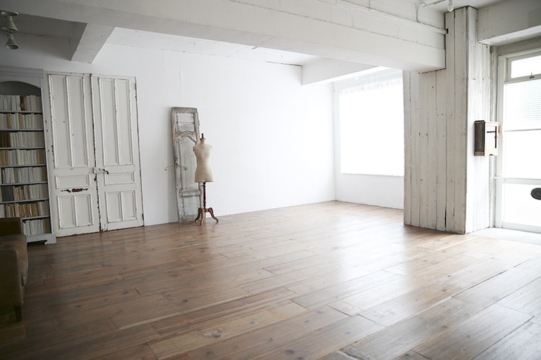 studio Slow自由が丘︎｜【ナチュラルフローリング】白壁とフローリング床のシンプルなスペース