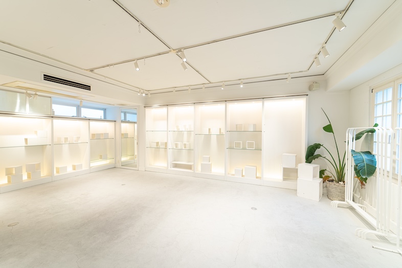 GOBLIN.神宮前GALLERY店｜【3F】ガラス壁の仕切りがスタイリッシュな空間