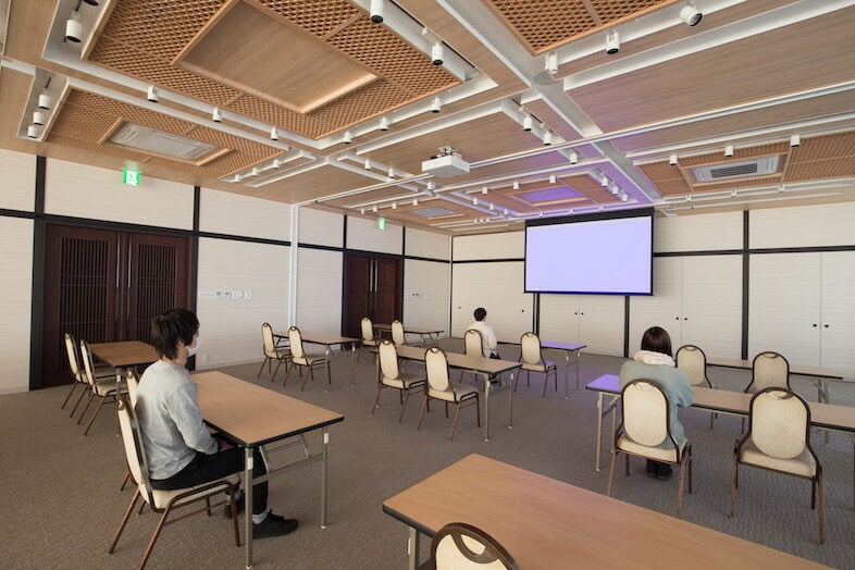 GOBLIN.登戸HALL店｜スクール形式で多人数に対応できる、セミナー・説明会向けの基本レイアウト