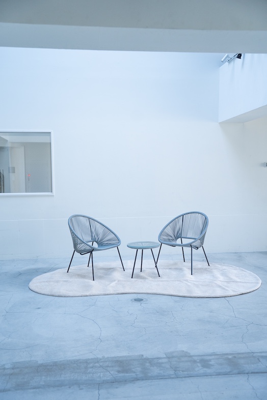 ZAspace｜楕円のラグやガーデンチェア4脚追加しています