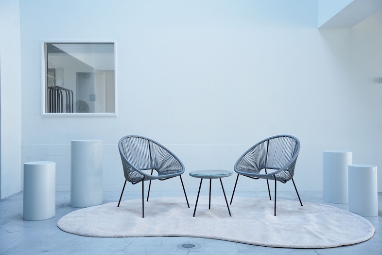 ZAspace｜楕円のラグやガーデンチェアを使用して、レイアウトを組んで撮影可能