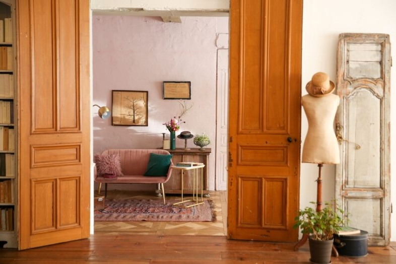 studio Slow自由が丘︎｜【パーケットフローリング】ピンクとウッドを基調とした空間