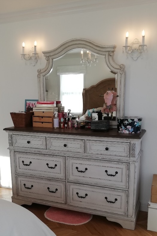 イングリッシュガーデン・ロケーションサービススタジオ︎｜【2F】パリ風に仕上げた内装にアメリカ製の家具が揃っています