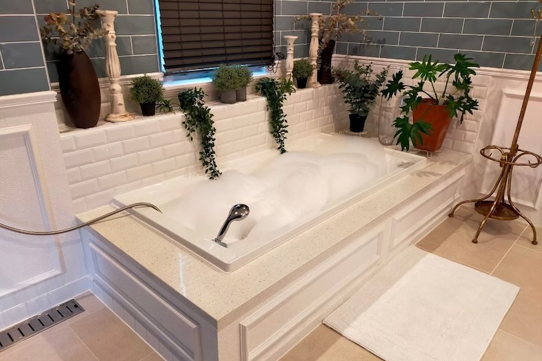 イングリッシュガーデン・ロケーションサービススタジオ︎｜【2F】バスタブでの入浴シーンも撮影可能