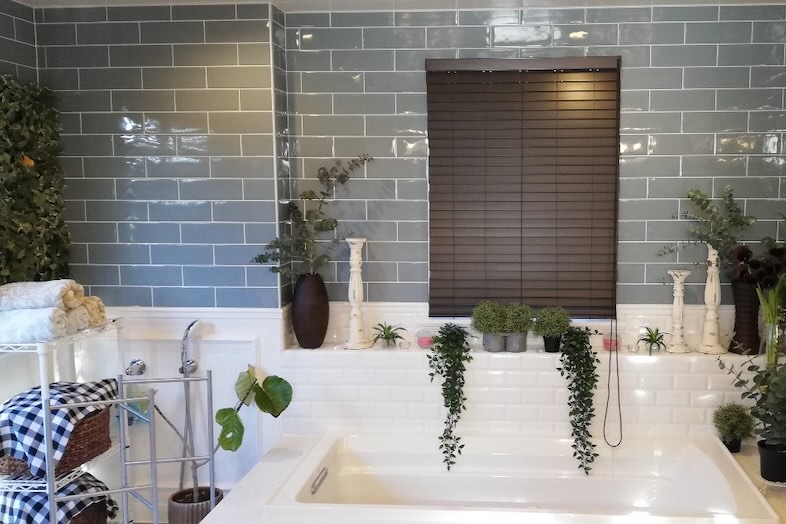 イングリッシュガーデン・ロケーションサービススタジオ︎｜【2F】植物が豊富なバスルーム