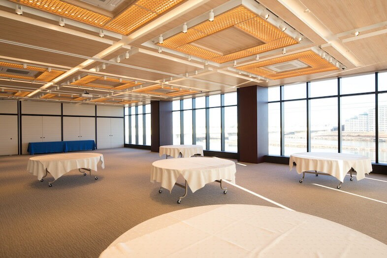 GOBLIN.登戸HALL店｜テーブル間隔に余裕を持たせたレイアウトでも広々と使える200平米