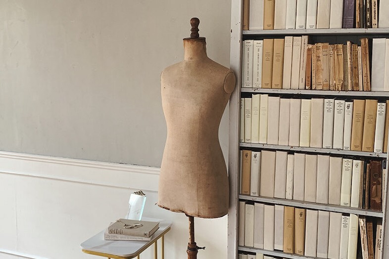 studio Slow自由が丘︎｜【パーケットフローリング】本棚・トルソー