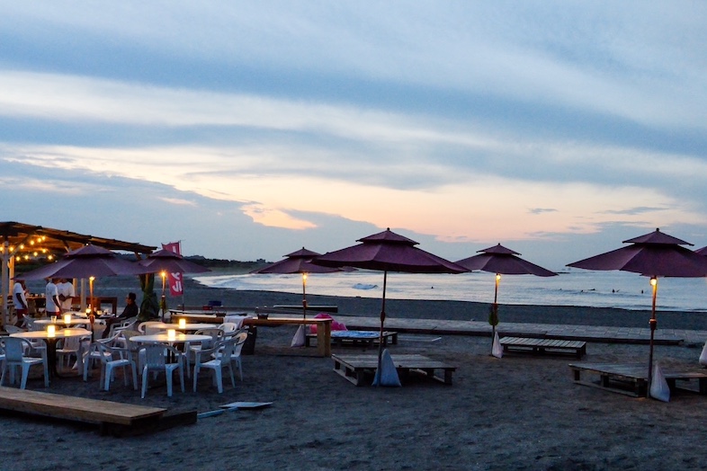 EasyPeasyINN｜夕暮れどきの太東海水浴場