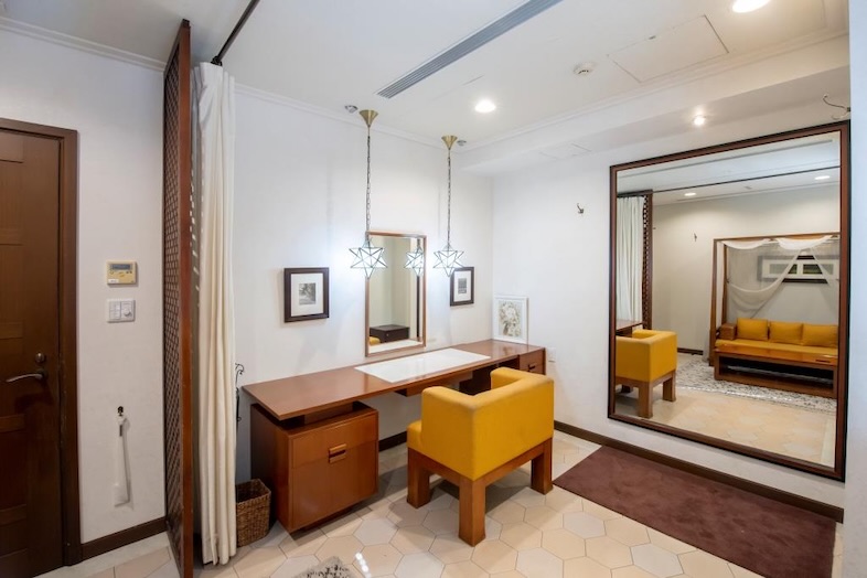 表参道テラス【全館リニューアル工事中】｜【2F LOBBY】ドレッサー付きの控室