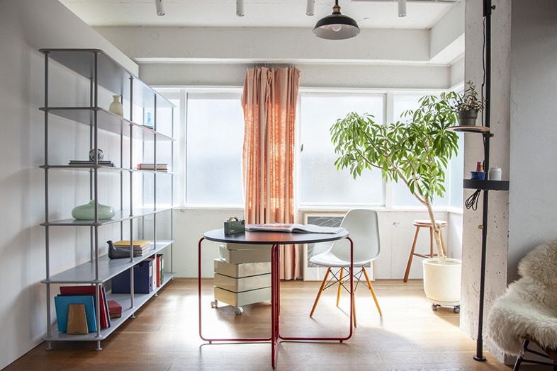 STUDIO SAND｜【2F】インタビューやポートレートなどの撮影におすすめ ※白い壁は可動式です