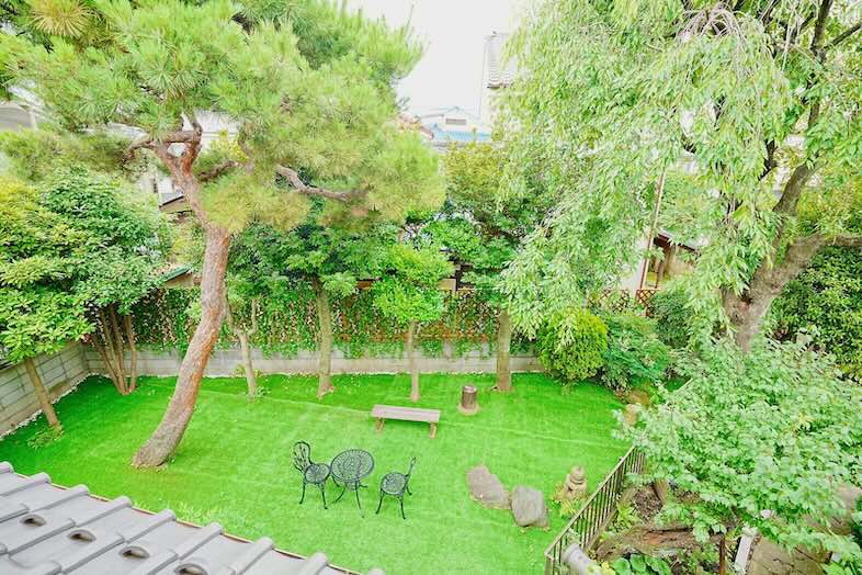 タイムスリップしたかのような庭園