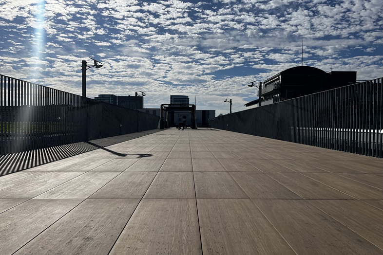 すみだパークレンタルスペース屋上｜奥行きのある屋上スペース