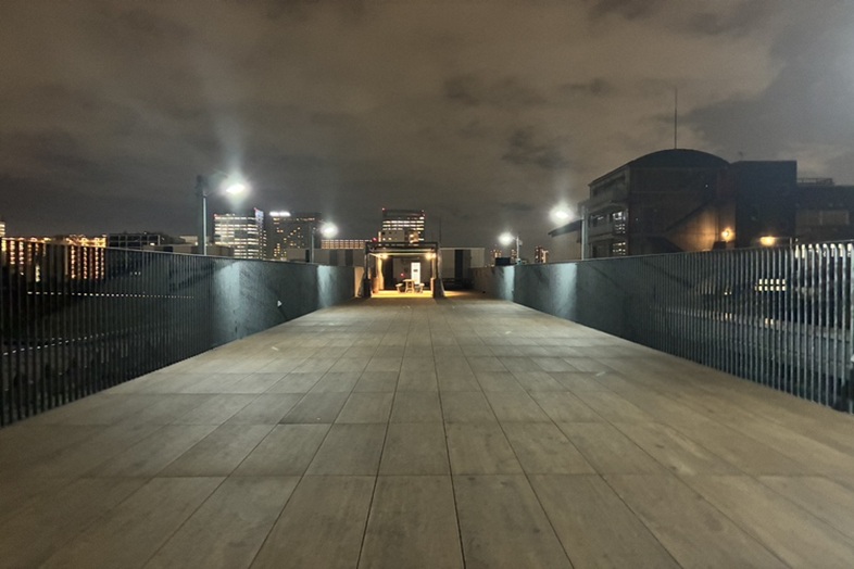 すみだパークレンタルスペース屋上｜朝焼け・夕暮れ・真昼間など、空の変化を最大限に活かせる