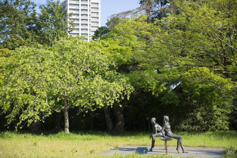 Aスタジオ 大町｜スタジオから徒歩5分の西公園。緑あふれる環境で、自然を活かした撮影が楽しめます。