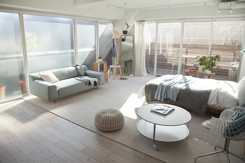 STUDIO SAND｜【3F】タイルカーペットを途中まで敷いた状態