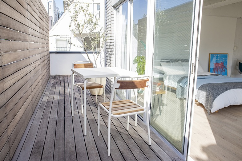 STUDIO SAND｜【3F】ウッドデッキでのくつろぎシーンも撮影できる