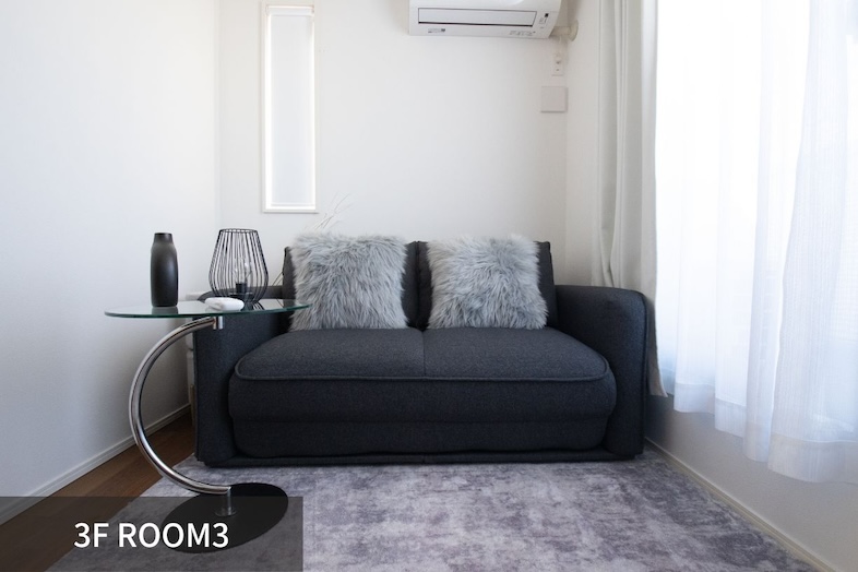 ヒカリノイエ目黒｜【3F/ROOM3】ソファ