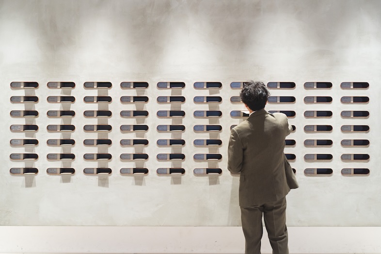 IWAI OMOTESANDO -1F/2F-｜【1F / Letter Gallery】手紙が入れられるポストを背景に撮影も可能