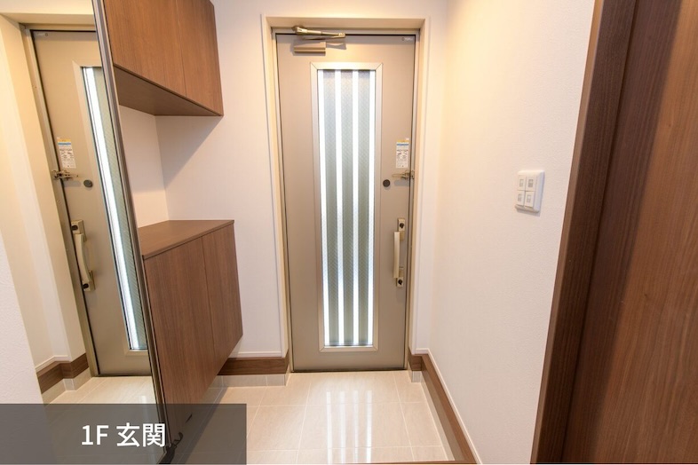 ヒカリノイエ目黒｜【1F/玄関】玄関の内側