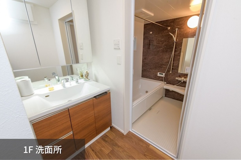 ヒカリノイエ目黒｜【1F/洗面所】洗面台・バスルーム