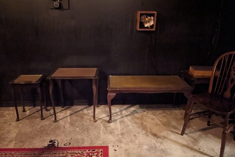 黒門カルチャーファクトリー｜ガラステーブル大（90cm×40cm）1台、ガラステーブル中（47cm×34cm）ガラステーブル小（25cm×22cm）各1台