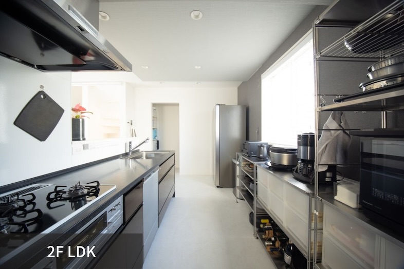 ヒカリノイエ目黒｜【2F/LDK】様々なアングルからキッチンを撮影可能
