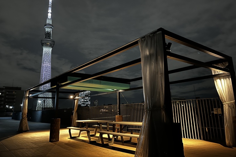 すみだパークレンタルスペース屋上｜【屋根開閉式テント】ムーディーなドラマシーンに