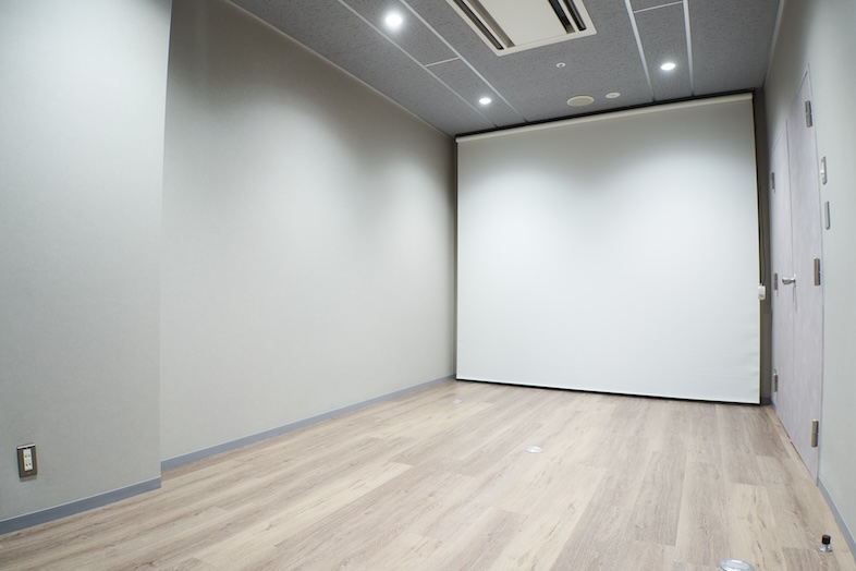 【Room④ / STUDIO（10名用）】白堀背景で撮影可能