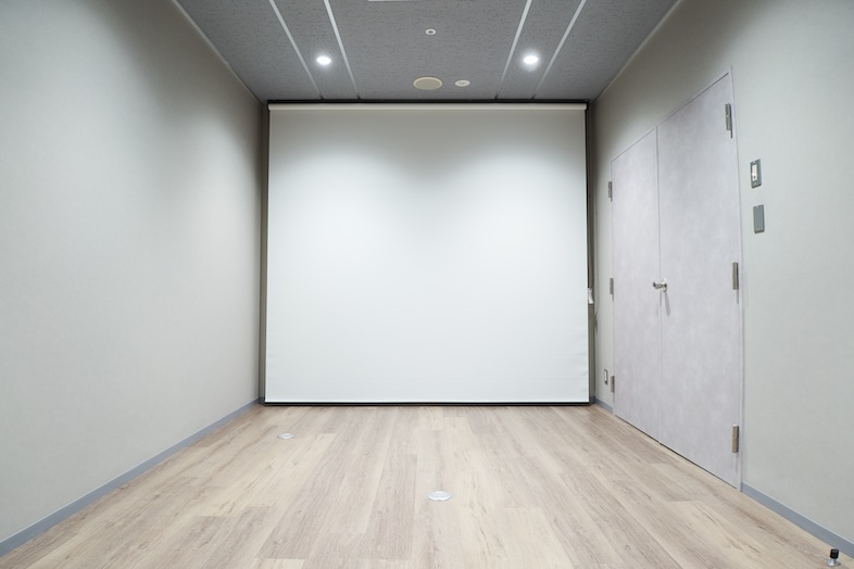 【Room④ / STUDIO（10名用）】商品撮影やポートレート撮影におすすめ