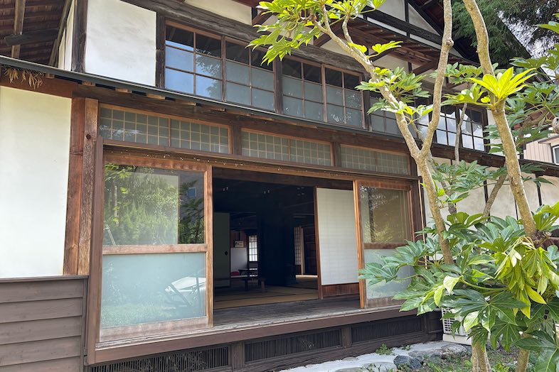 緑豊かなお庭と縁側の相性は抜群です