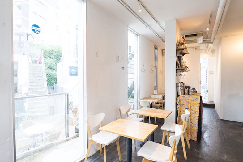 GOBLIN.代官山CAFE店｜窓気はスペースは自然光が差し込みます
