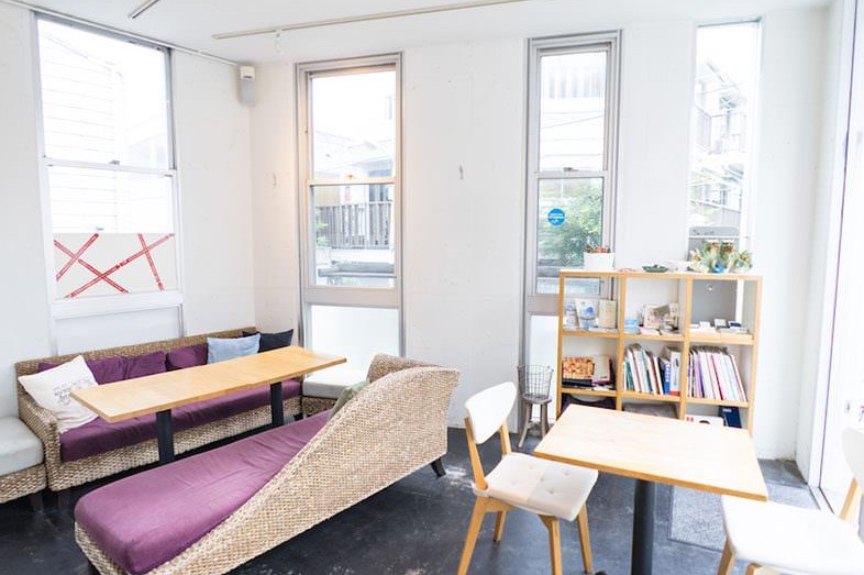 GOBLIN.代官山CAFE店｜ソファ席やテーブル席を備えたカフェ空間
