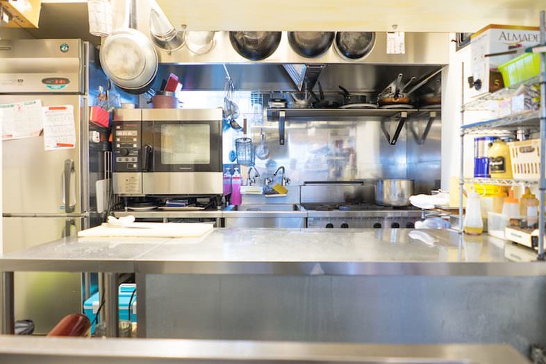 GOBLIN.代官山CAFE店｜本格的な機材の揃うキッチンスペース