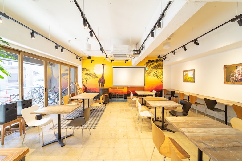 GOBLIN.御徒町店｜中央通路を活かしたレイアウトは、イベントなどの全景を押さえる引きのカットに最適