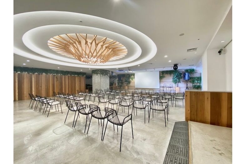 GOBLIN.新宿HALL店｜円形照明が主役になるメインホールは、ブランドイベントやレセプションに最適