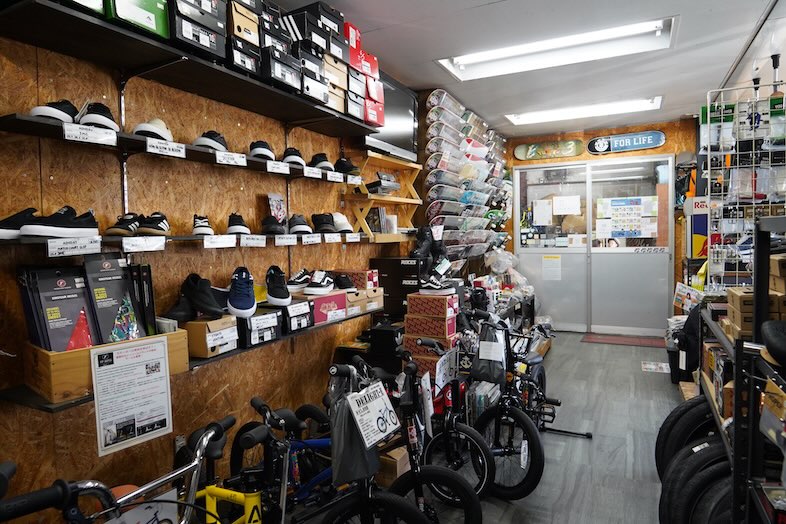 舟渡TRINITY B3 PARK｜ショップスペースと物販棚