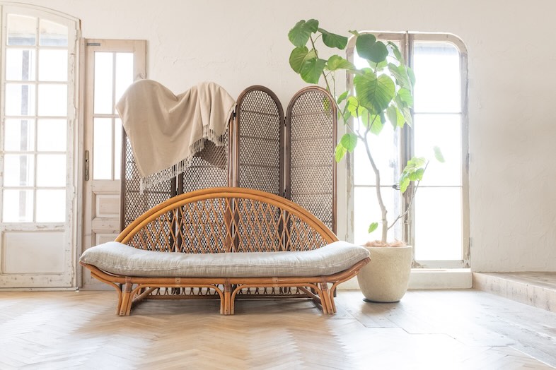 studio Ninie｜ラタン調のソファ