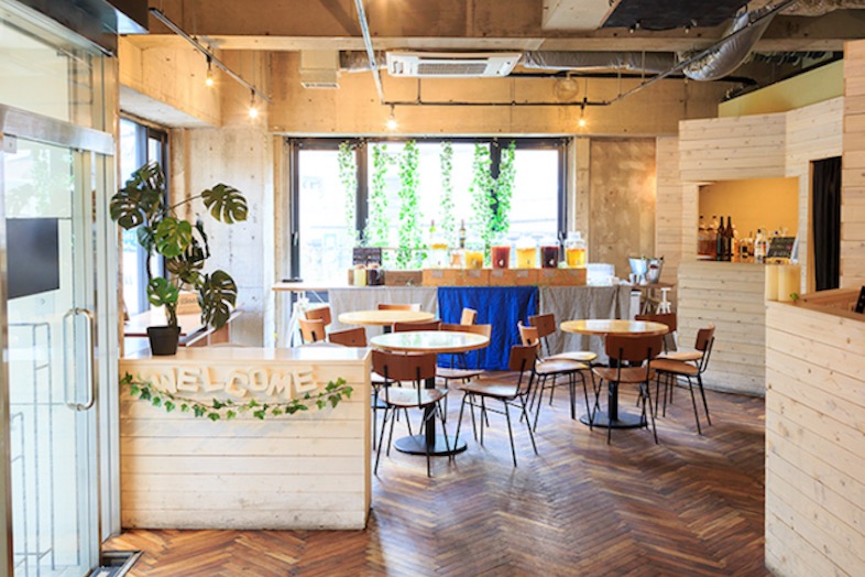 GOBLIN.池袋CAFE店｜対談・インタビュー撮影におすすめ！二面から自然光が入る『撮影スタジオ』