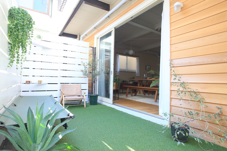 luumu.tokyo Shimomaruko｜屋外家具やアウトドア商品の撮影におすすめな人工芝エリア