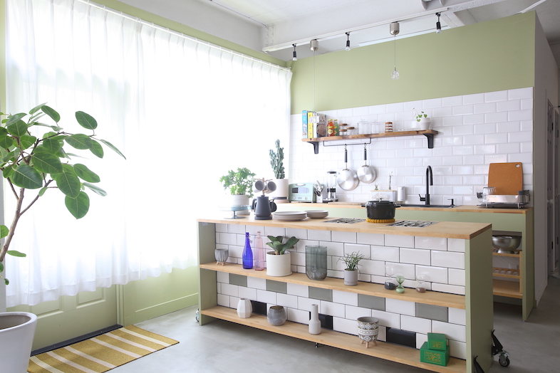 luumu.tokyo Shimomaruko｜カウンター2.15m、俯瞰撮影にも適した可動式キッチン