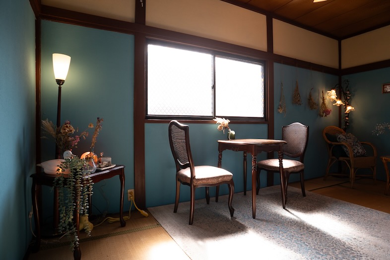 アトリエ翠雨｜【2F】窓際の自然光が差し込むスポット