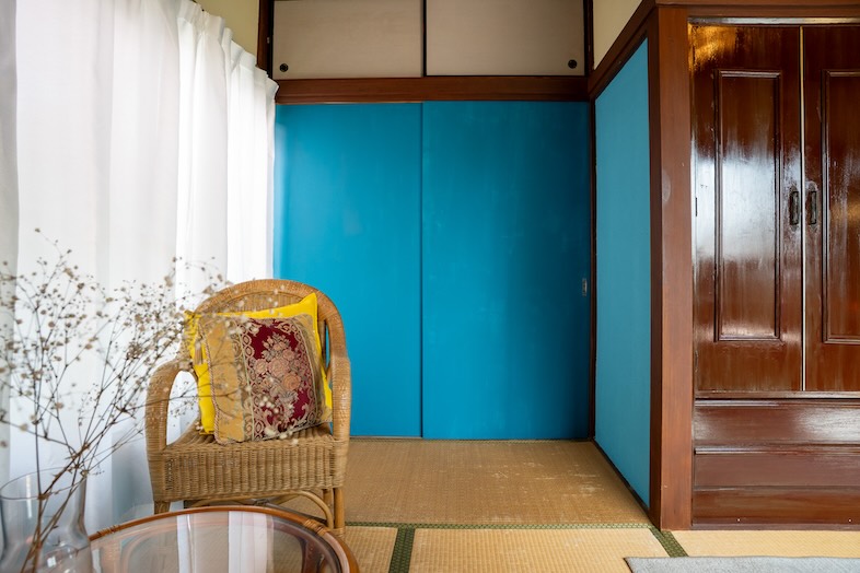 アトリエ翠雨｜【2F】ブルーグリーン壁が印象的なスペース