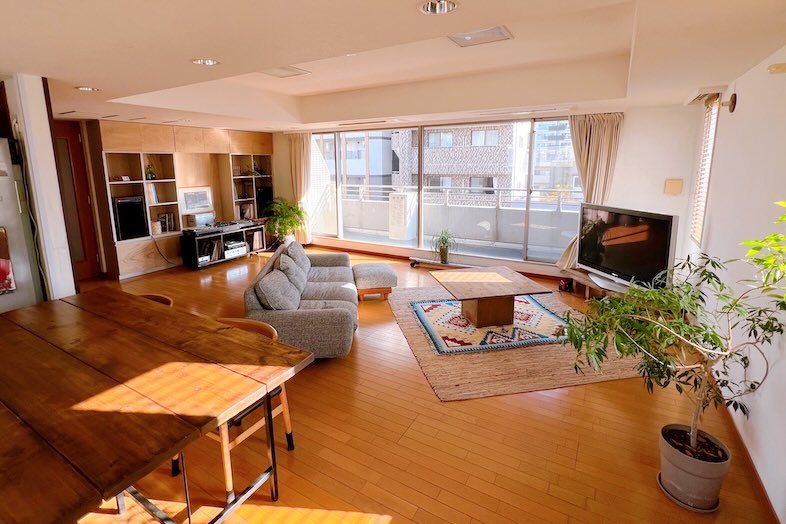 SHATTERS PentHouse｜リビングスペース全体