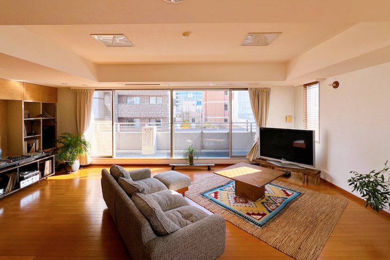 SHATTERS PentHouse｜大きな窓があるので抜け感のある生活シーンを撮影可能