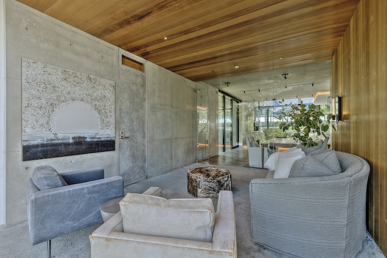 STUMP BASE 3F｜コンクリート壁やウッド壁など背景が豊富なので、複数シーンの撮影に最適